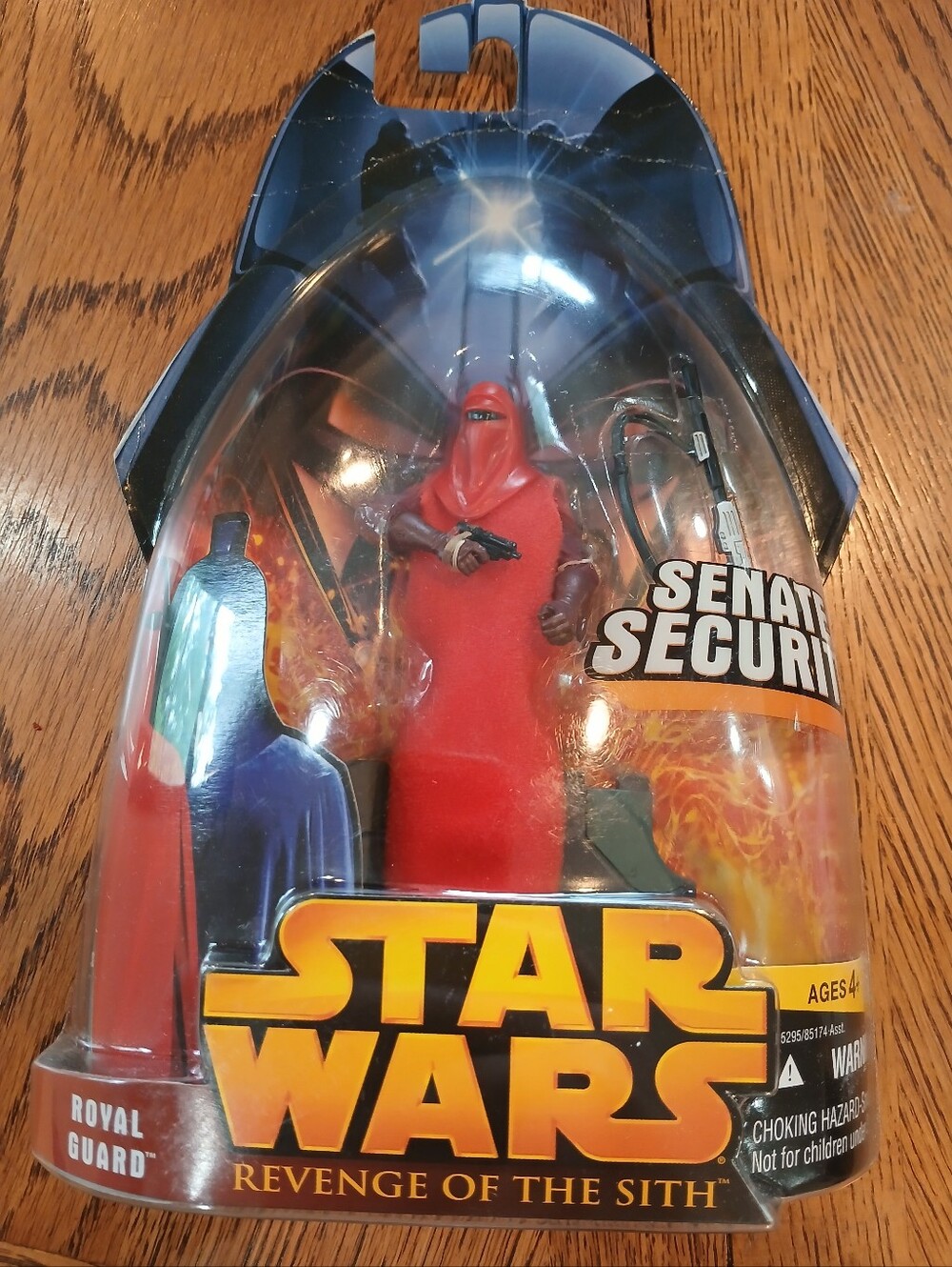 Star Wars Royal Guard Figure - Red Cloak